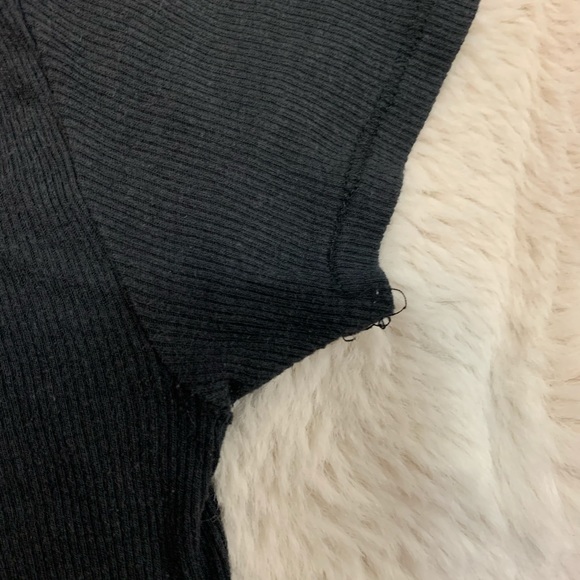 [SOLD] Urban Outfitters ribbed tee black - Picture 4 of 4